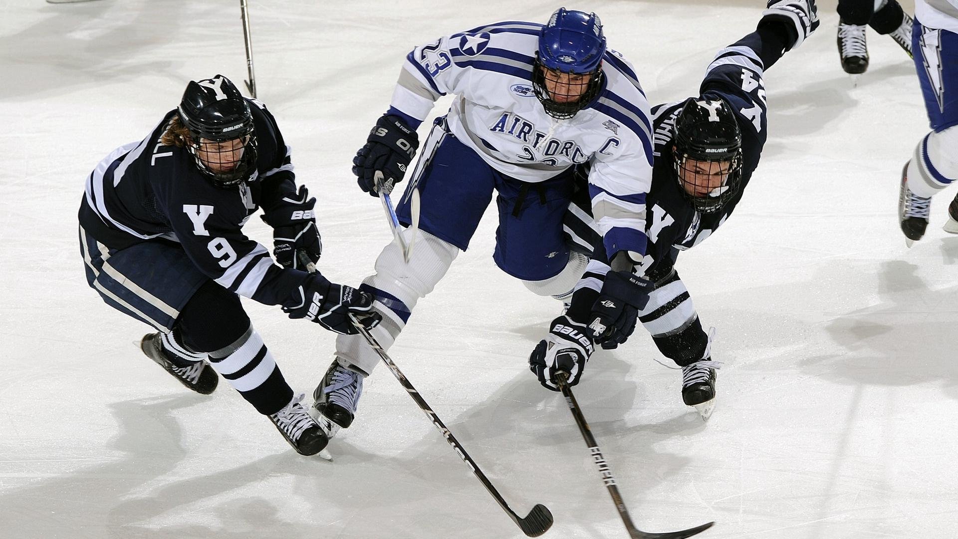 女子篮球强调团队协同创造比赛优势局面，女子篮球组织